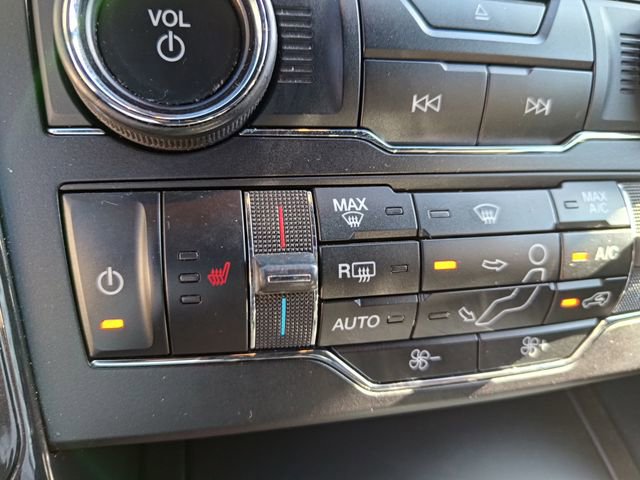 Certified 2018 Ford Explorer XLT w/ Equipment Group 202A image 20