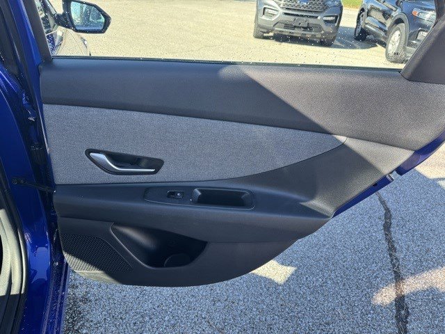 Used 2023 Hyundai Elantra Limited w/ Cargo Package image 30