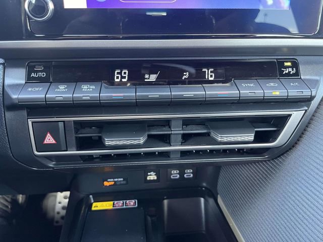 Used 2025 Toyota Camry SE FWD image 15