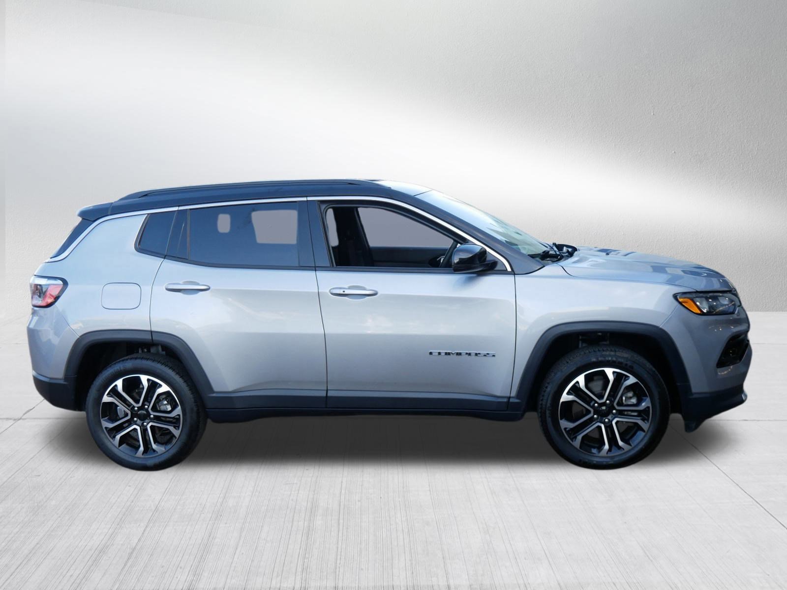 Used 2023 Jeep Compass Limited image 3