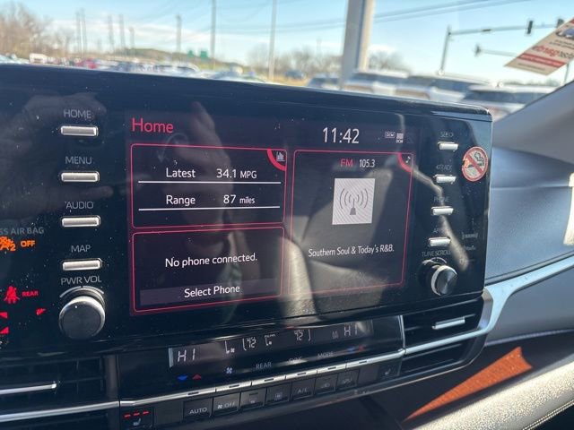 Used 2024 Toyota Sienna XLE image 17