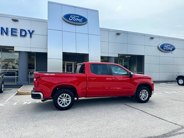 Used 2023 Chevrolet Silverado 1500 LT AWD/4WD image 19