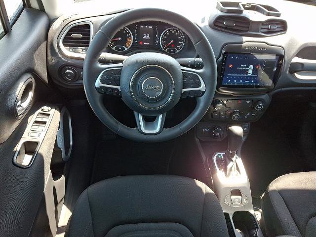 Used 2018 Jeep Renegade Latitude w/ Popular Equipment Group AWD/4WD image 11