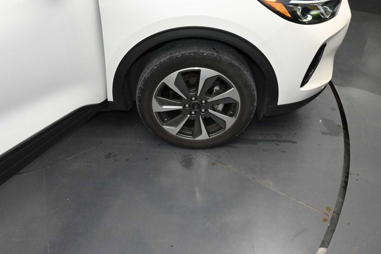 Certified 2023 Ford Escape Platinum w/ Class II Trailer Tow Package AWD/4WD image 10