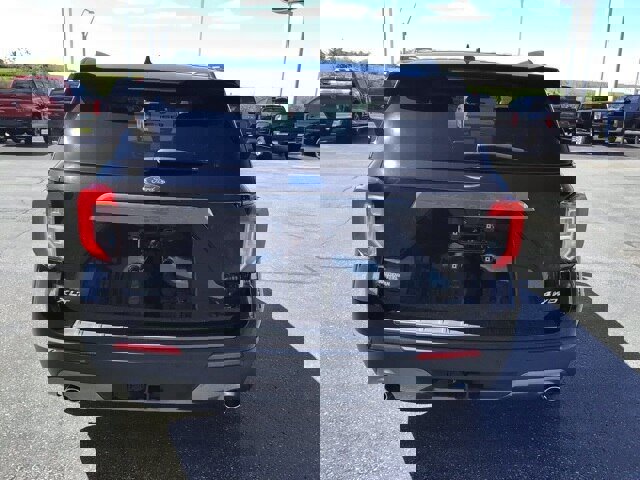 Certified 2022 Ford Explorer XLT w/ Equipment Group 202A image 4