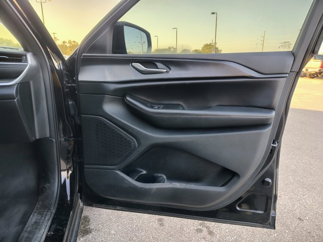 Used 2023 Jeep Grand Cherokee L Laredo AWD/4WD image 13