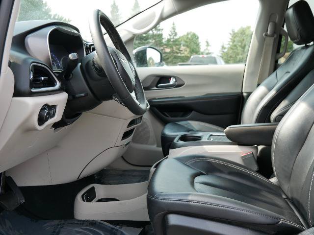 Used 2024 Chrysler Pacifica Touring-L FWD image 10