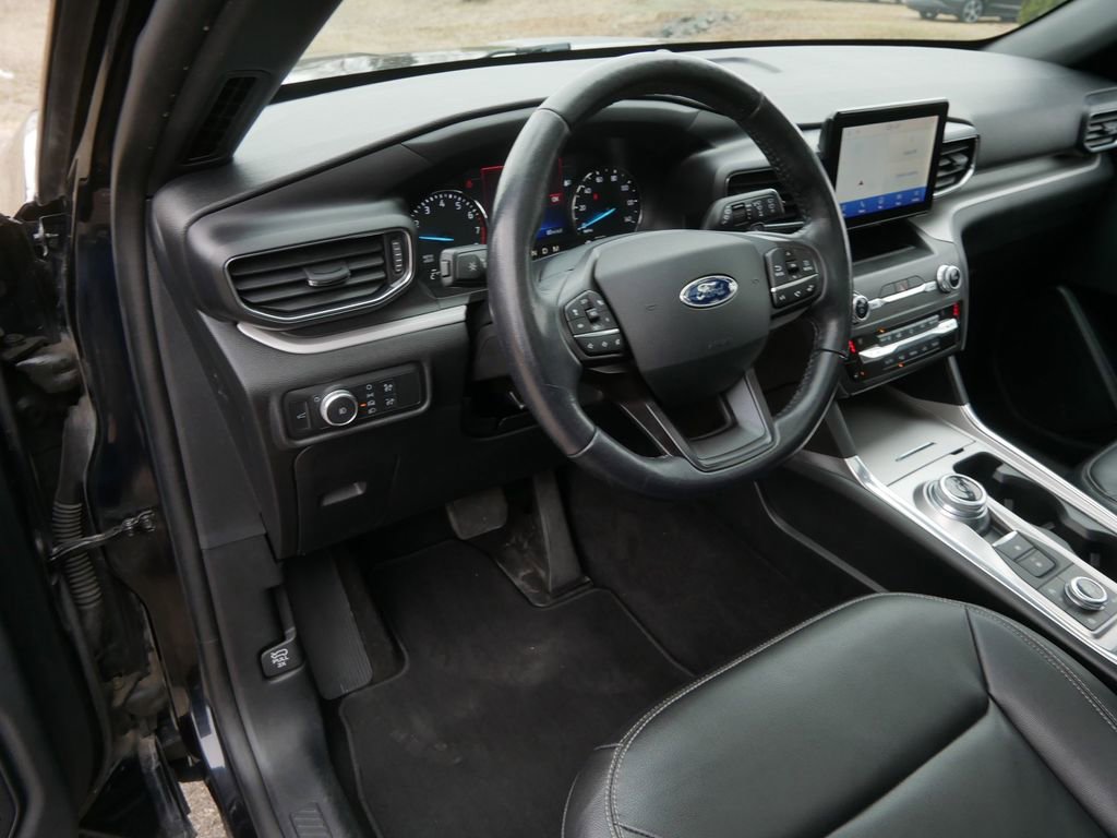 Certified 2020 Ford Explorer XLT w/ Equipment Group 202A AWD/4WD image 11