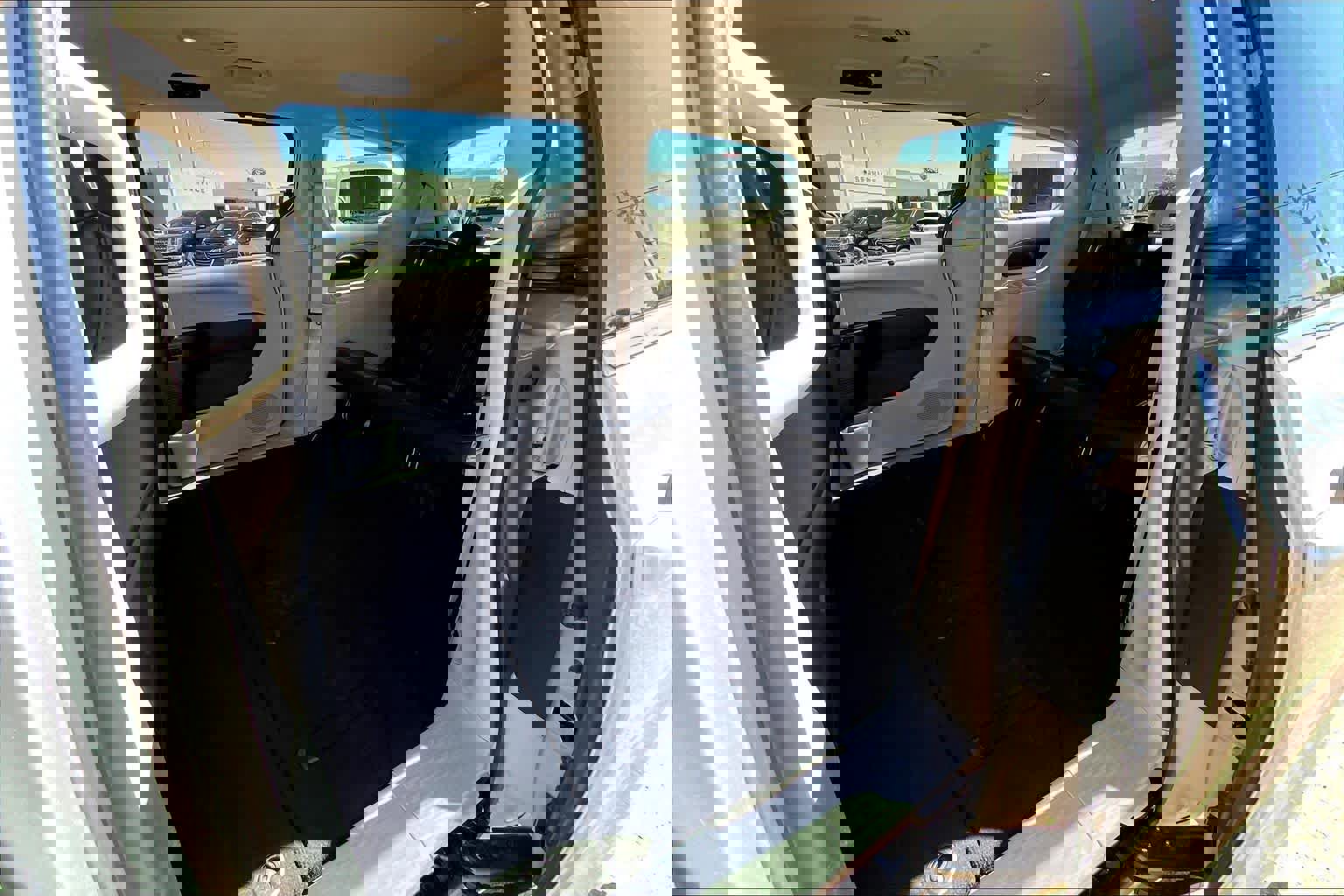 Used 2024 Chrysler Pacifica Touring-L image 21