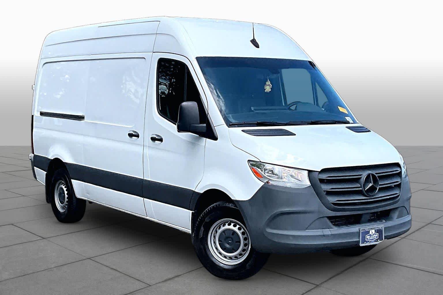 Used 2023 Mercedes-Benz Sprinter 2500 image 3