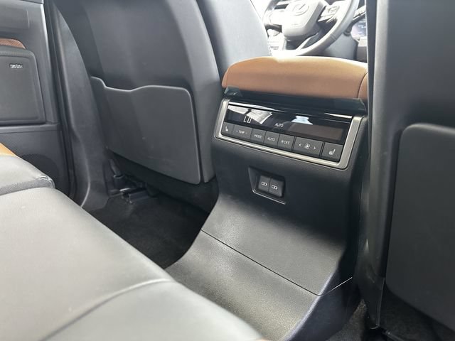 Used 2024 Lexus GX 550 w/ Accessory Package (Z1) AWD/4WD image 39