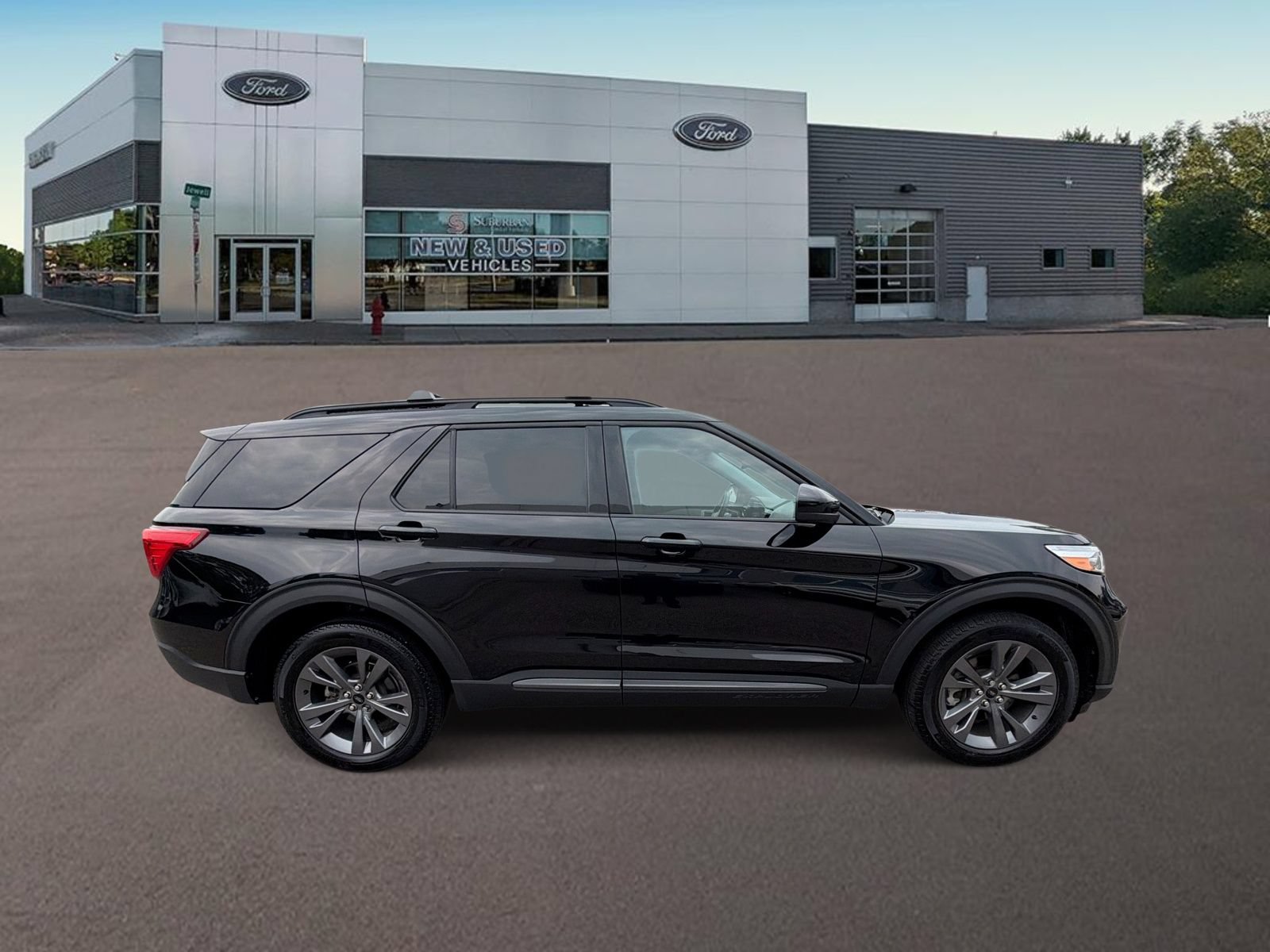 Certified 2024 Ford Explorer XLT w/ Equipment Group 202A AWD/4WD image 10