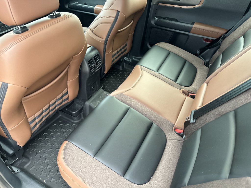 Certified 2025 Ford Bronco Sport Outer Banks w/ Outer Banks Tech Package+ AWD/4WD image 11