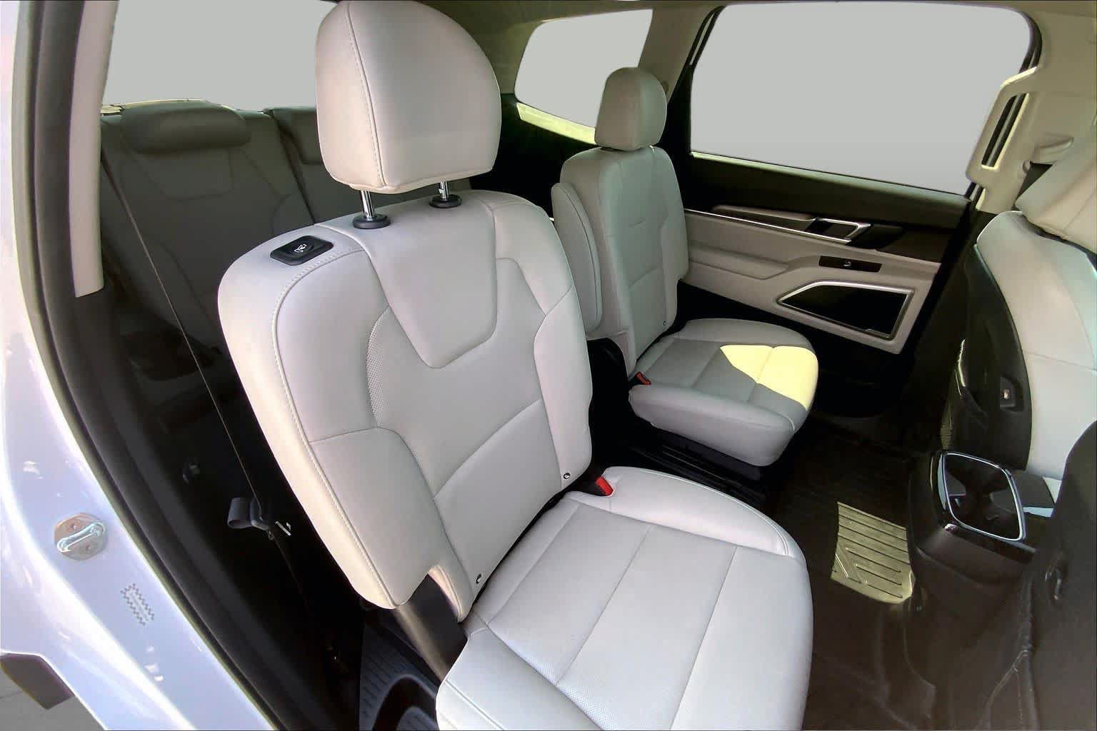 Used 2022 Kia Telluride S FWD image 19
