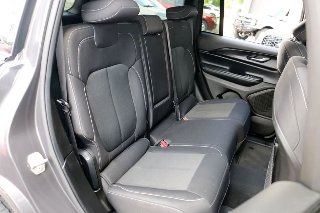 Used 2024 Jeep Grand Cherokee Laredo RWD image 27