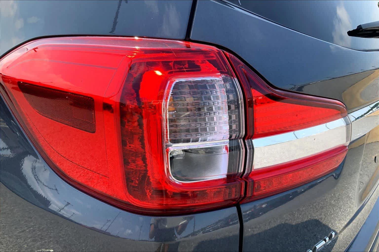 Used 2022 Subaru Ascent Premium w/ Convenience Package AWD/4WD image 26