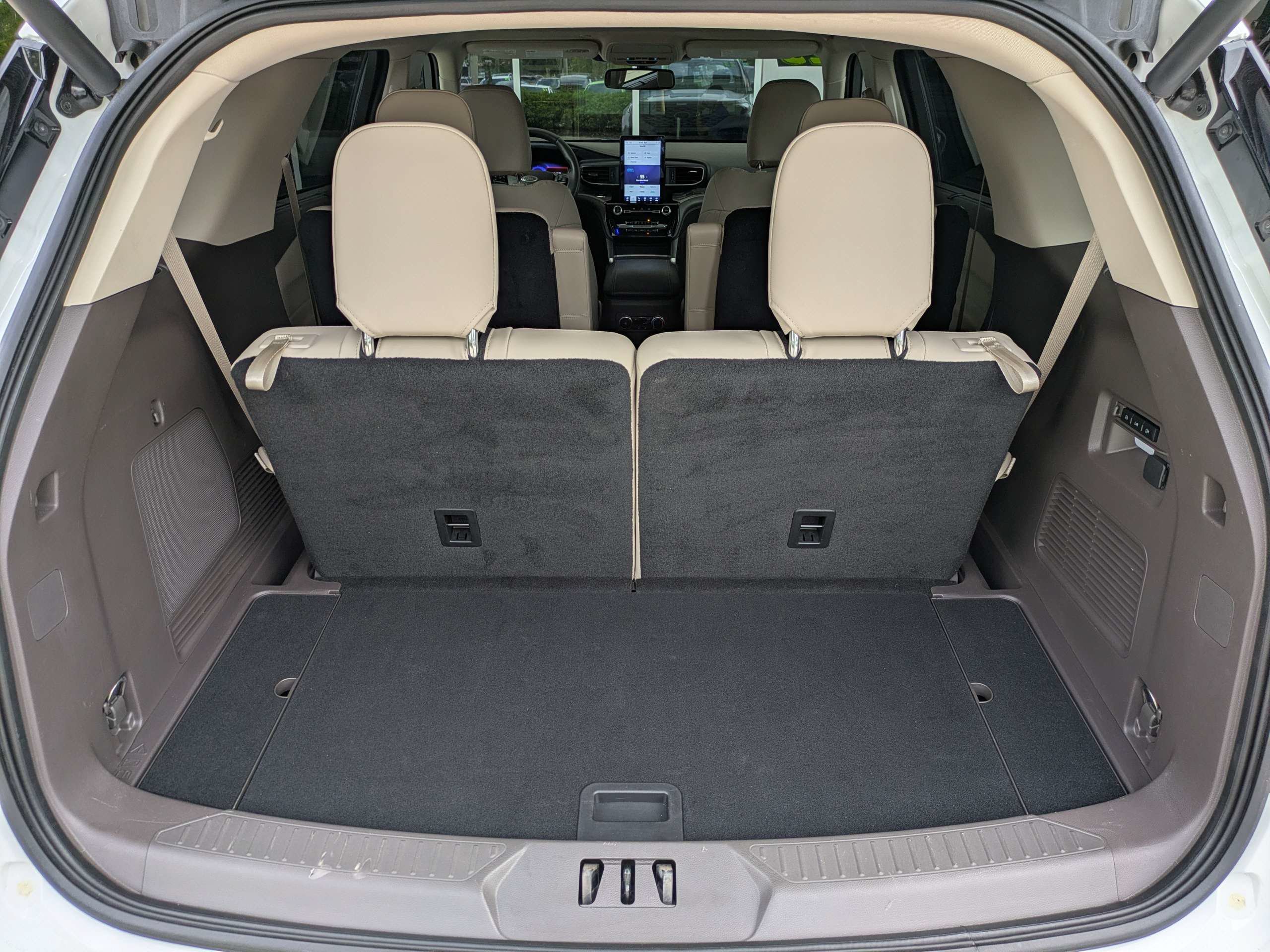 Certified 2023 Ford Explorer Platinum w/ Technology Package AWD/4WD image 13
