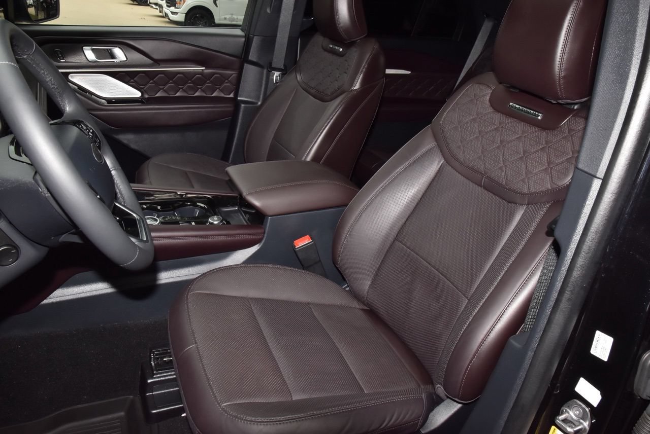 Certified 2025 Ford Explorer Platinum w/ Ultimate Package AWD/4WD image 35