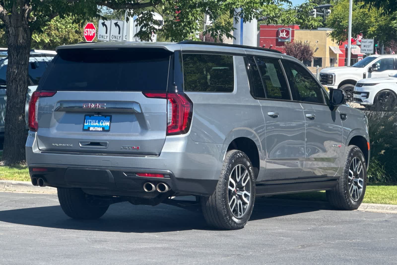 Used 2023 GMC Yukon XL AT4 w/ AT4 Premium Plus Package AWD/4WD image 2