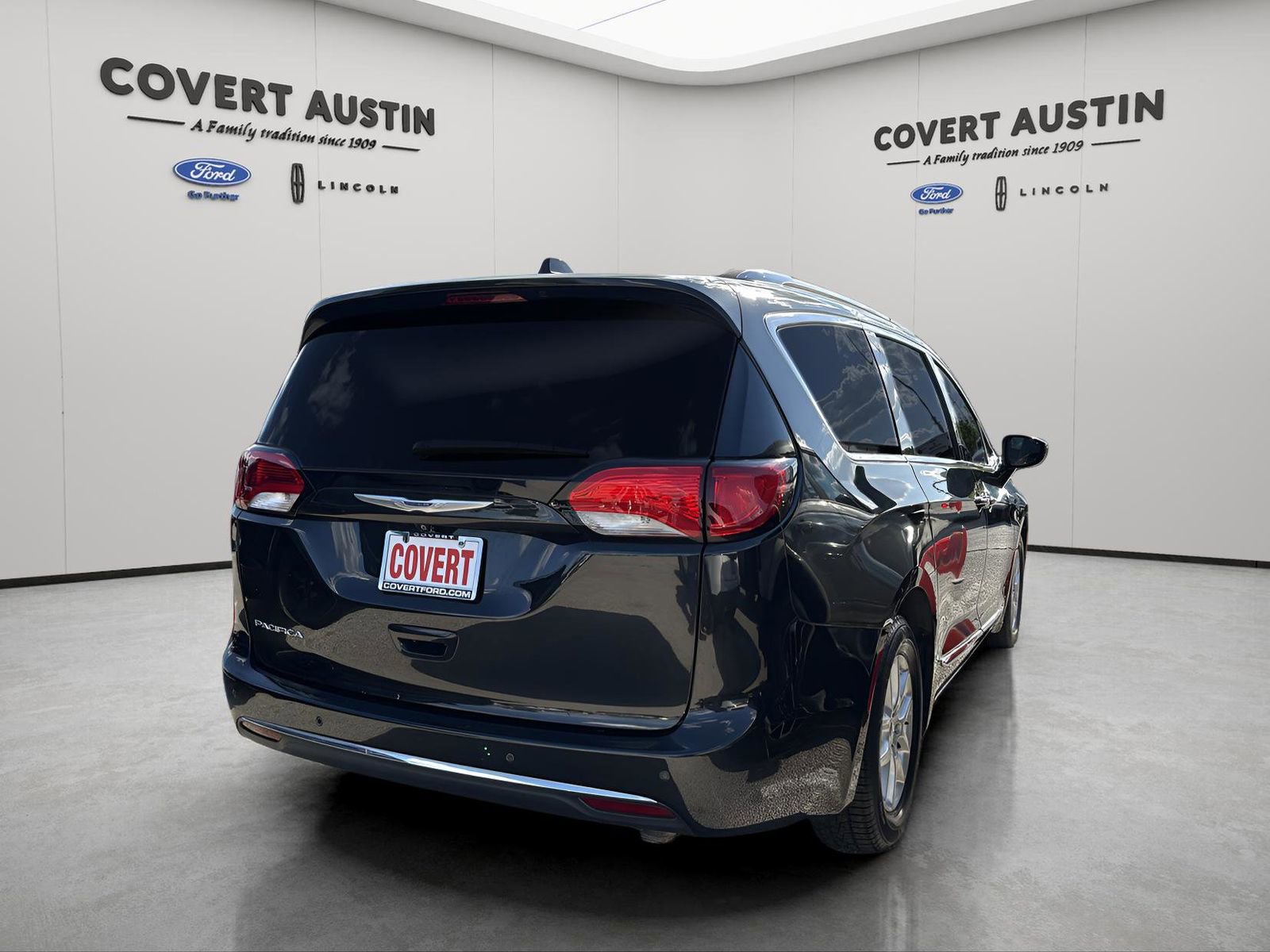 Used 2020 Chrysler Pacifica Touring-L FWD image 5