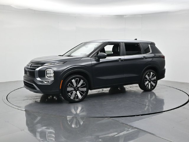 Used 2025 Mitsubishi Outlander SE FWD image 5