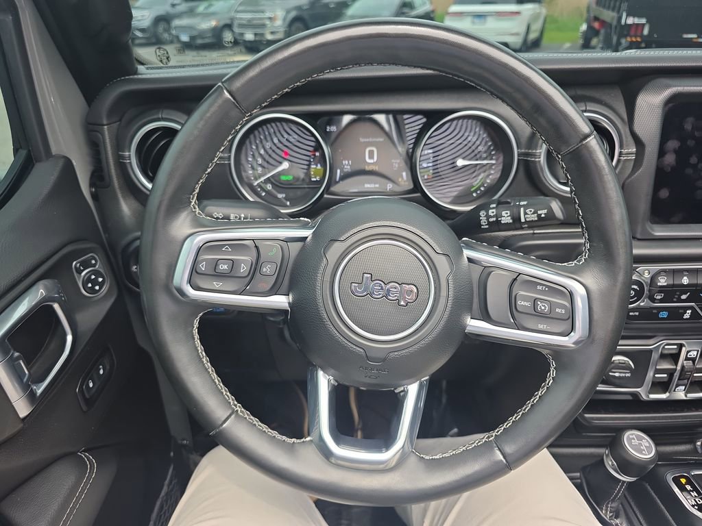Used 2022 Jeep Wrangler Unlimited Sahara w/ Cold Weather Group AWD/4WD image 28