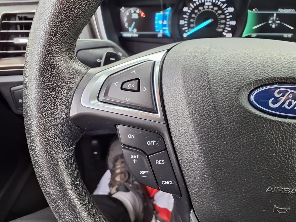 Certified 2018 Ford Fusion SE w/ Fusion SE Technology Package FWD image 17