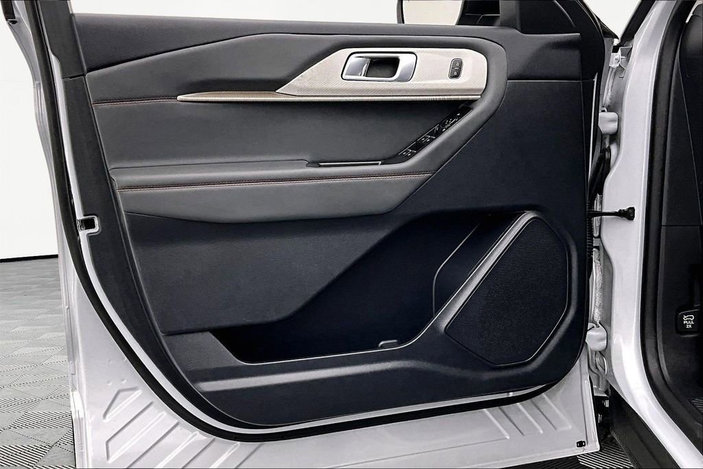 Certified 2025 Ford Explorer Active image 23