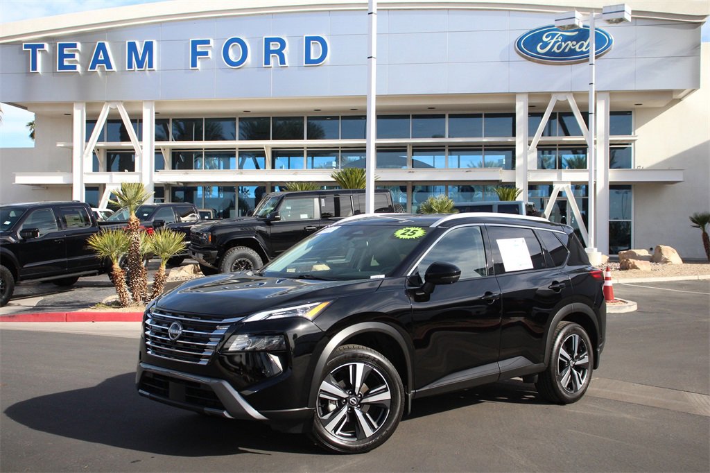 Used 2025 Nissan Rogue SL image 2