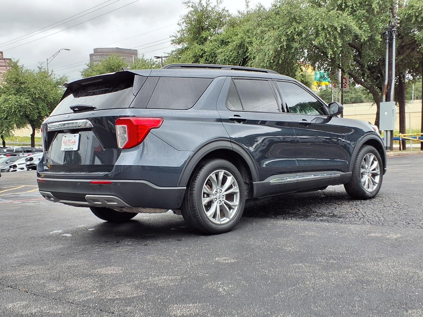 Certified 2022 Ford Explorer XLT w/ Equipment Group 202A RWD image 5