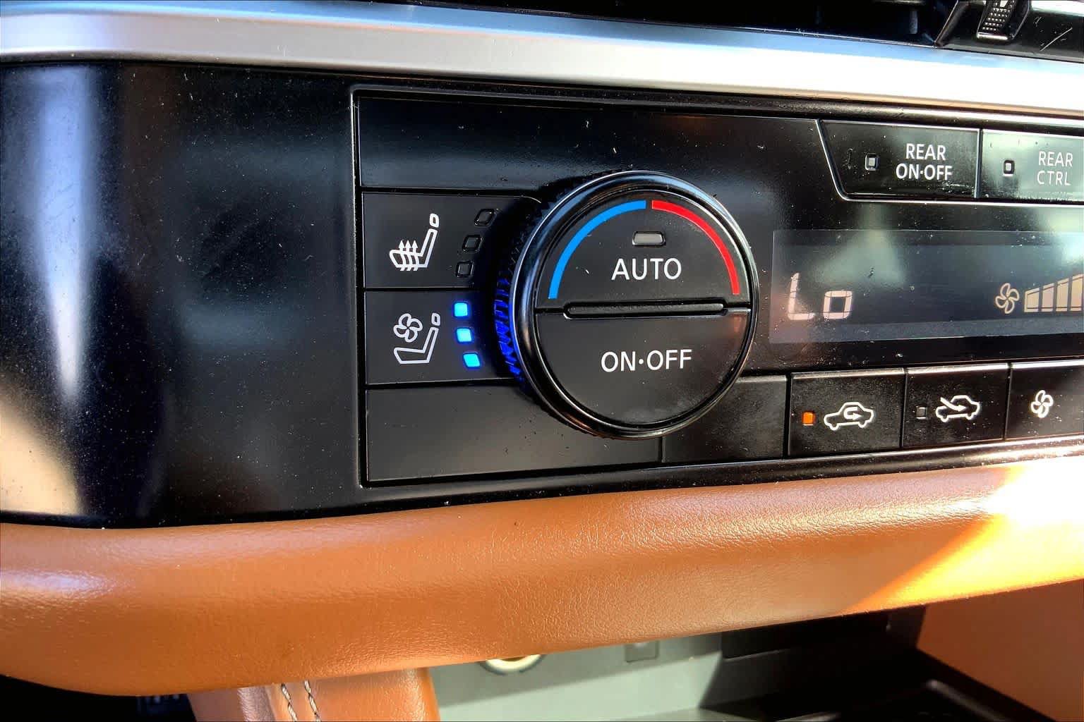 Used 2022 Nissan Pathfinder Platinum AWD/4WD image 34