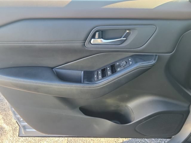 Used 2023 Nissan Rogue SV w/ SV Premium B Package FWD image 15