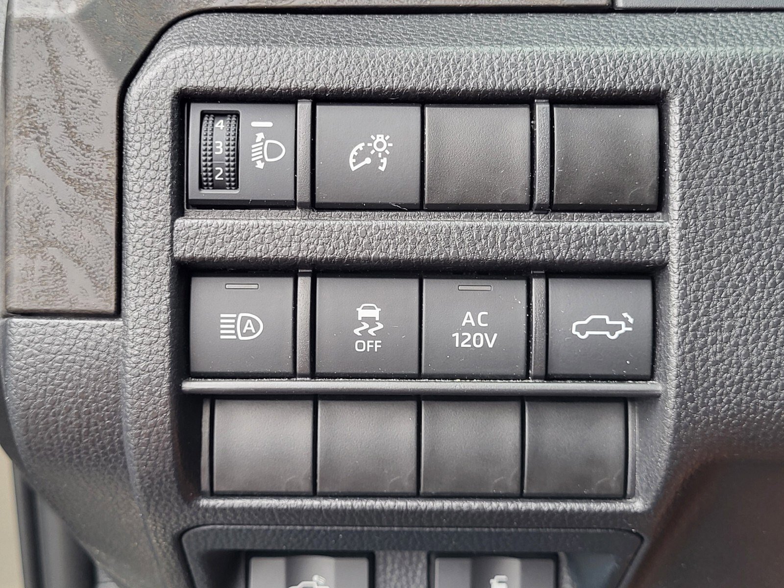 Used 2024 Toyota Tacoma Limited w/ Limited Package (LT) image 25