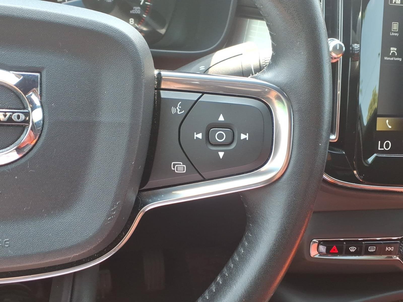 Used 2019 Volvo XC40 T5 Momentum AWD/4WD image 16