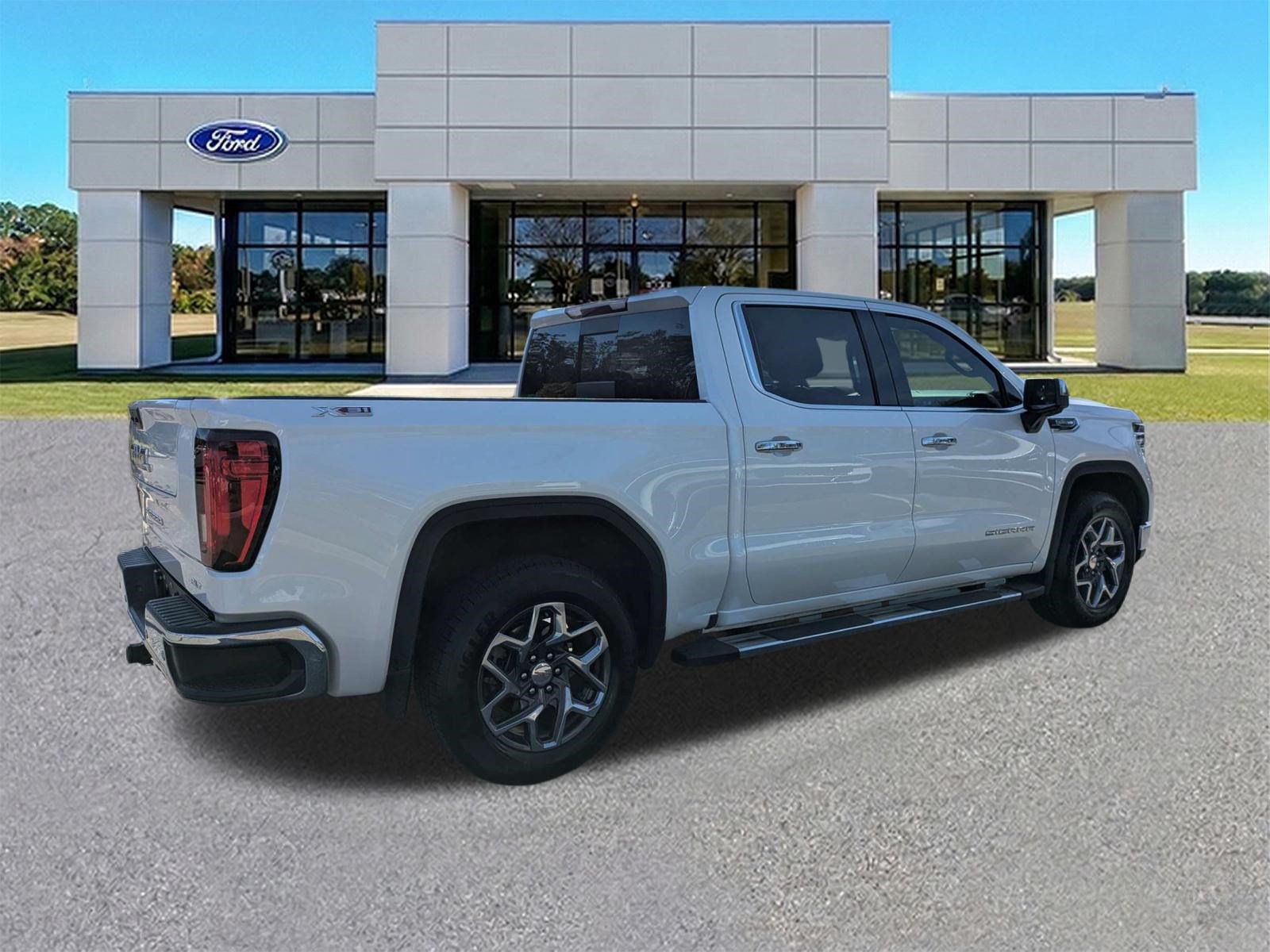Used 2024 GMC Sierra 1500 SLT w/ SLT Premium Plus Package AWD/4WD image 3
