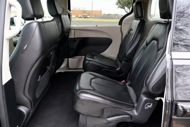 Used 2024 Chrysler Pacifica Touring-L image 23