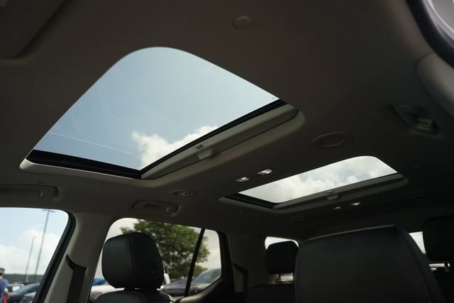Used 2019 Chevrolet Traverse Premier w/ Driver Confidence II Package FWD image 11