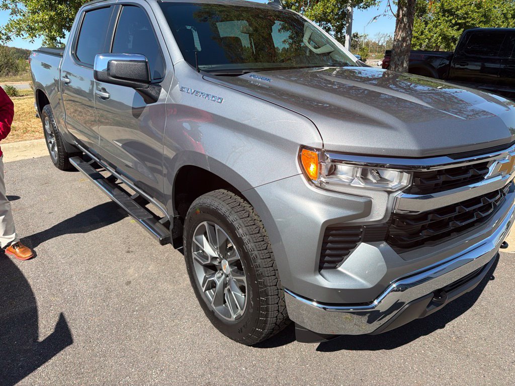 Used 2025 Chevrolet Silverado 1500 LT AWD/4WD image 5