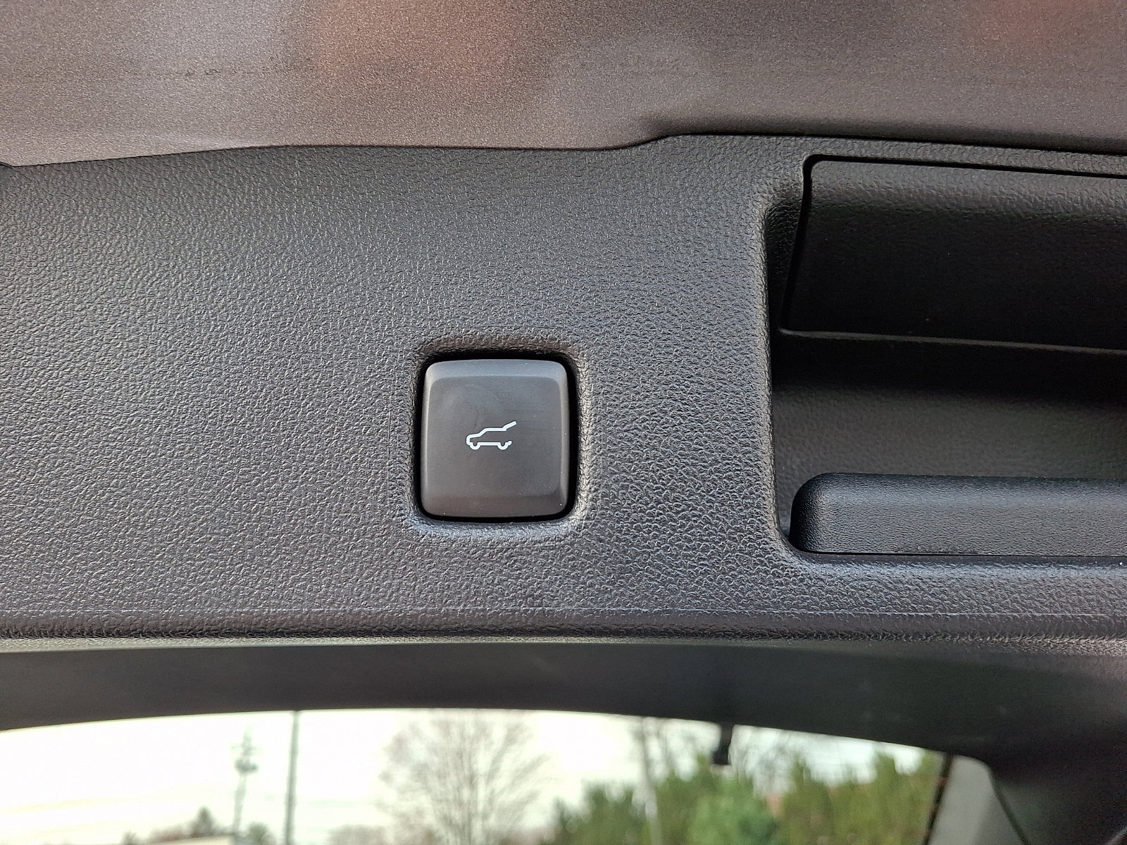 Certified 2022 Ford Escape SEL w/ SEL Stealth AWD Package image 30