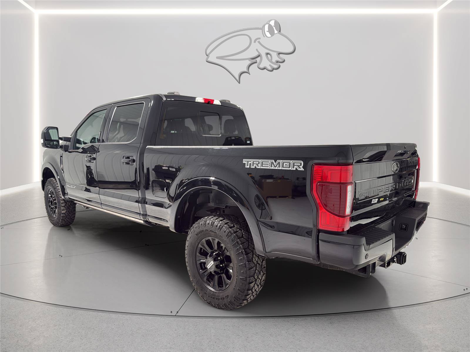 Certified 2022 Ford F250 Lariat w/ Tremor Off-Road Package AWD/4WD image 4