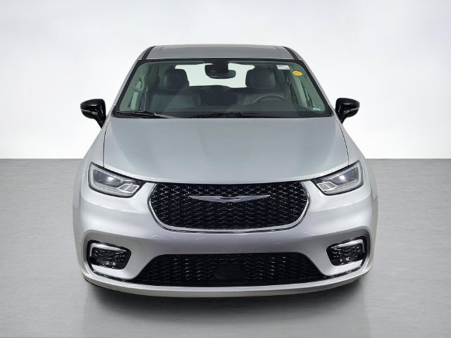 Used 2024 Chrysler Pacifica Touring-L FWD image 8