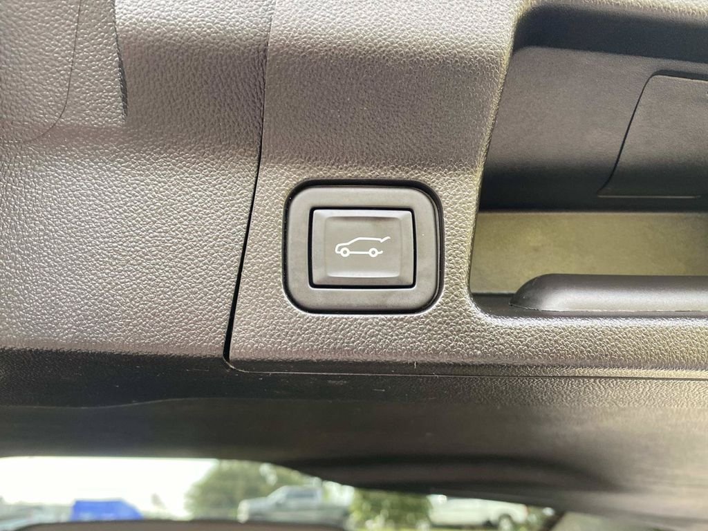 Used 2023 GMC Acadia SLT AWD/4WD image 8