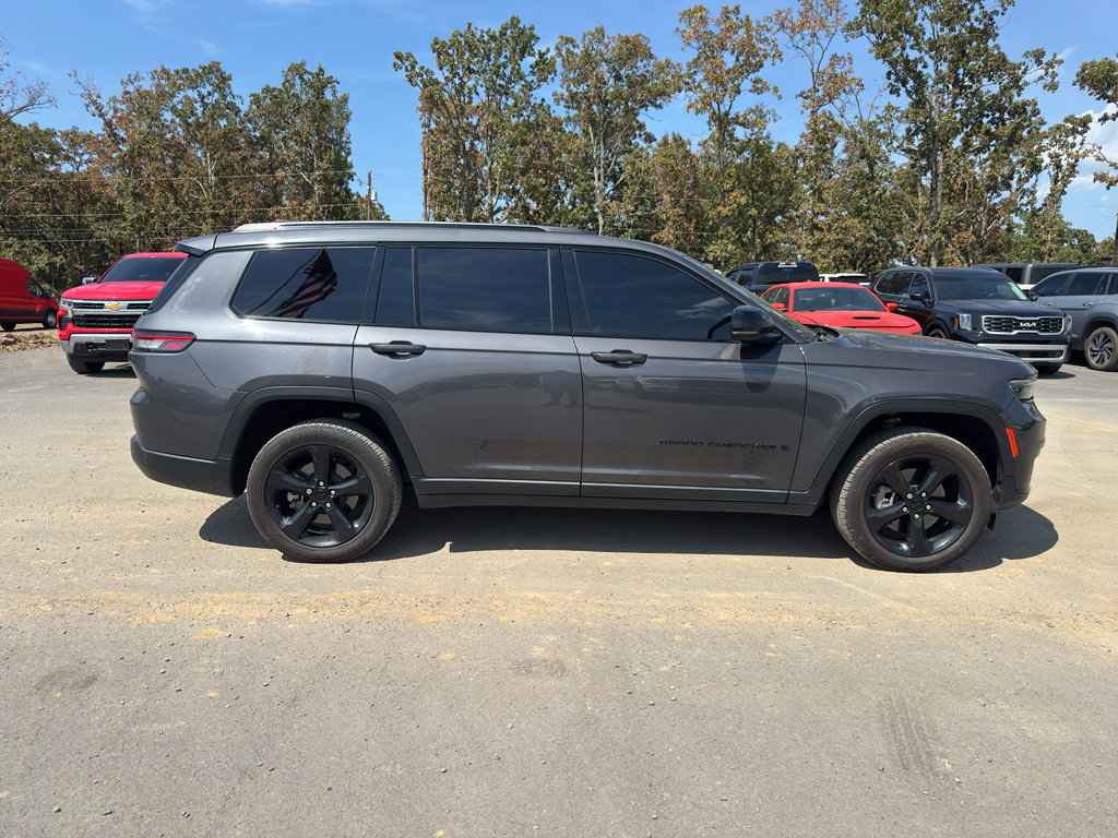 Used 2023 Jeep Grand Cherokee L Laredo AWD/4WD image 4