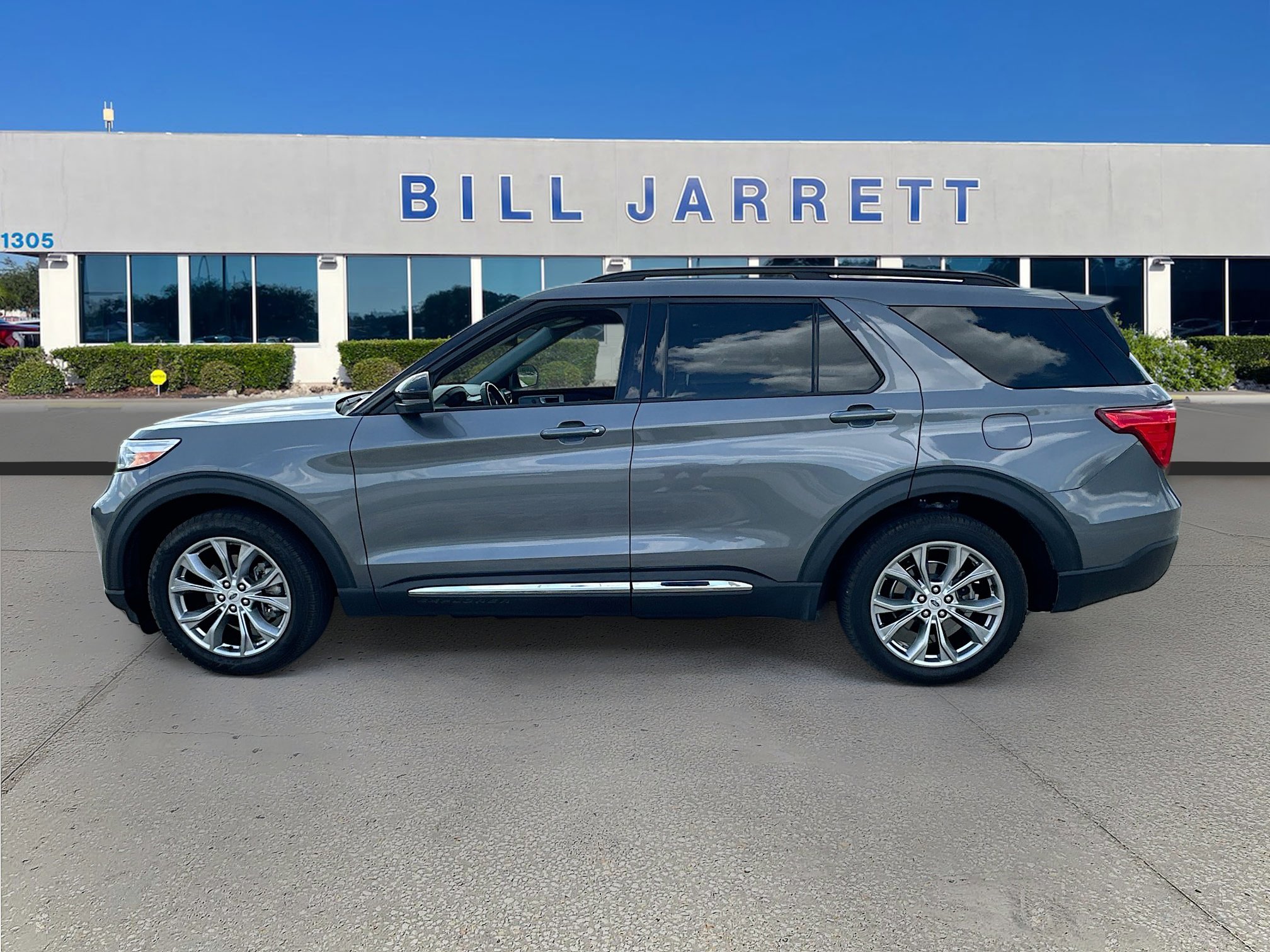Certified 2023 Ford Explorer XLT w/ Equipment Group 202A RWD image 4