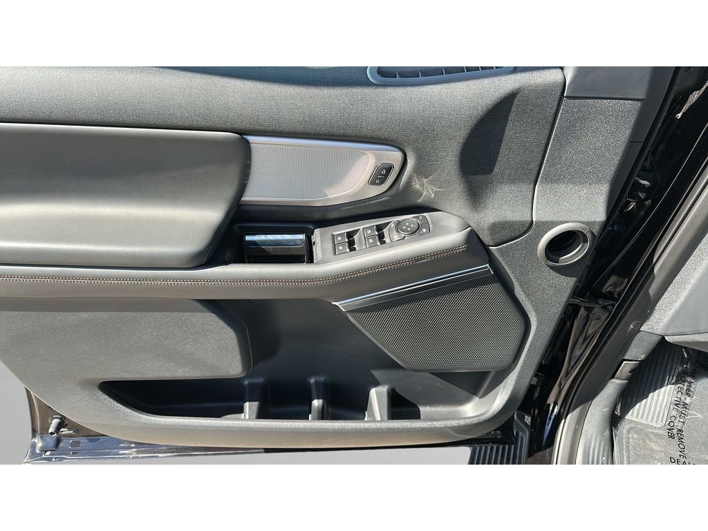 Certified 2025 Ford Expedition Active AWD/4WD image 9