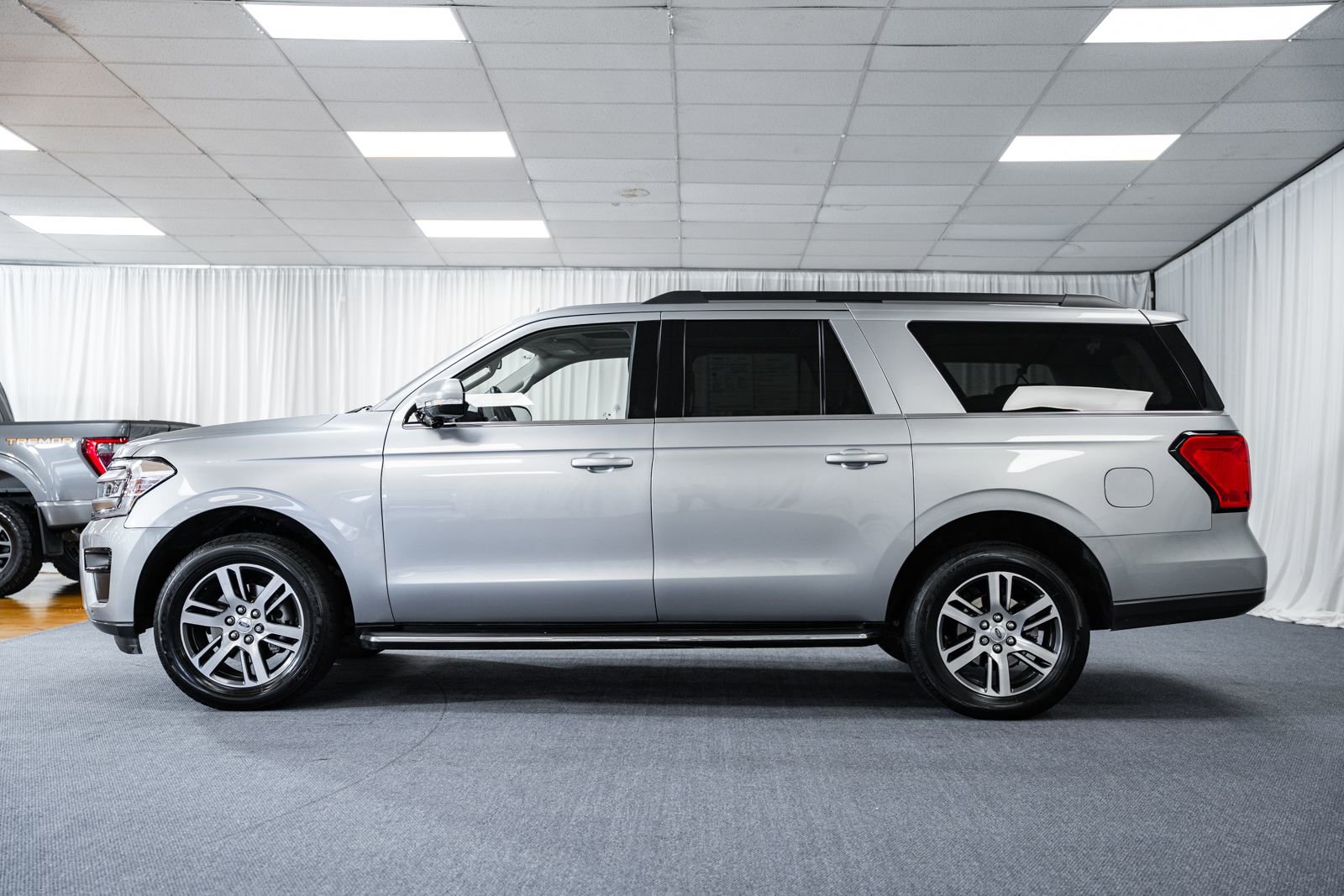 Certified 2023 Ford Expedition Max XLT image 5