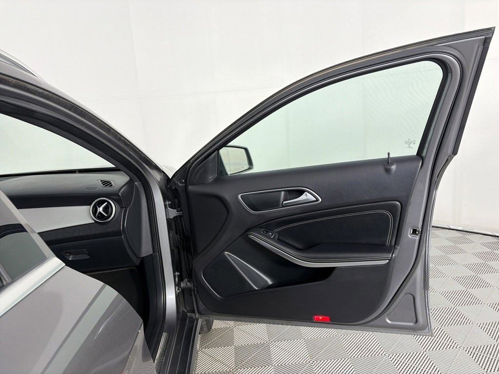 Used 2017 Mercedes-Benz GLA 250 4MATIC image 30