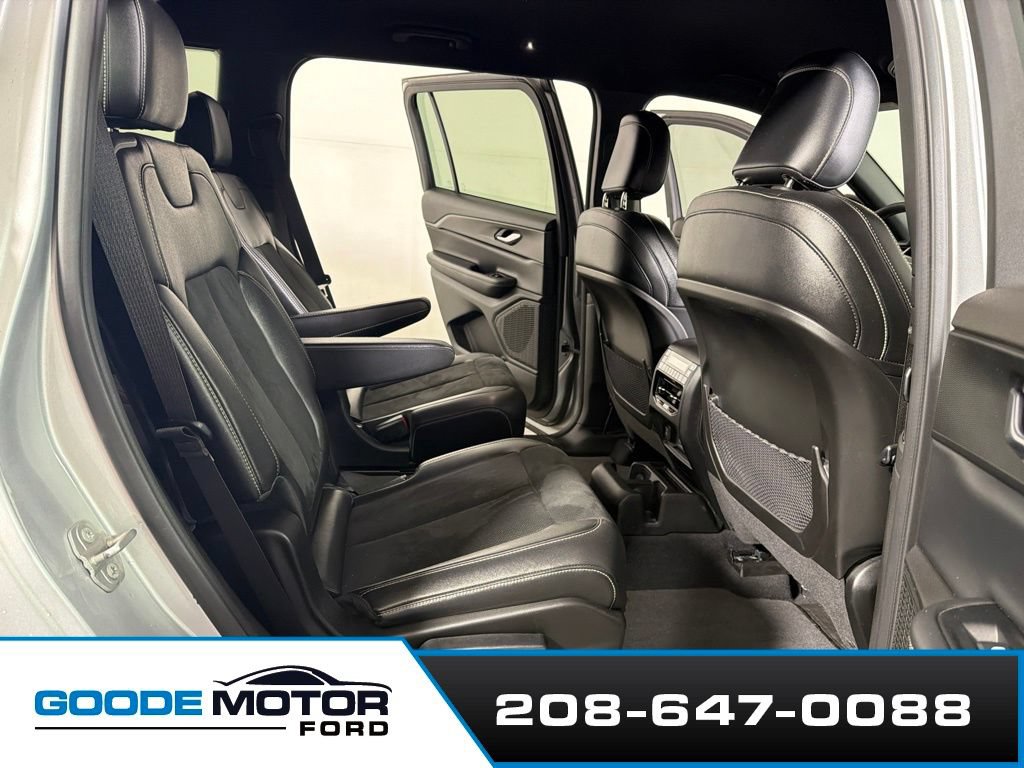 Used 2023 Jeep Grand Cherokee L Laredo AWD/4WD image 22