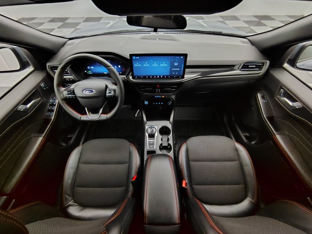 Certified 2025 Ford Escape ST-Line Select w/ Tech Pack #2 AWD/4WD image 2
