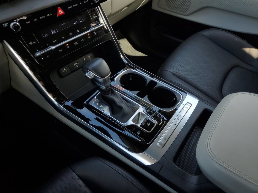 Used 2024 Kia Carnival EX FWD image 34